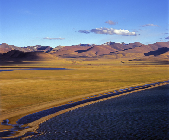 Enjoy Beautiful Scenery along Qinghai-Tibet Railway, Arrive in Lhasa and Transfer to Hotel