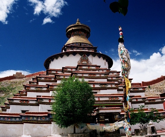 Lhasa (3650m) to Shigatse(3900m) via Gyantse (B)