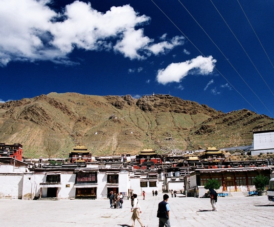 Lhasa (3650m) to Shigatse(3900m) via Gyantse (B)