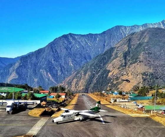 Volo da Kathmandu a Lukla e trekking fino a Phakding.