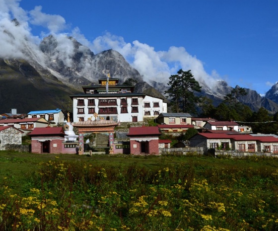 Periche & Khumjung / Namche - (3,570m/11,710ft): 5 - 6 hrs (B, L, D)