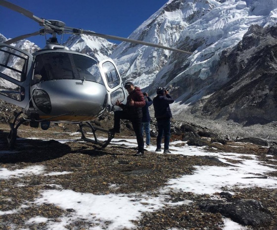 Everest Breakfast Tour in Helicopter: approx. 3.5 hrs: Rickshaw ride at Old Durbar area: 2 to 3 hours (B)