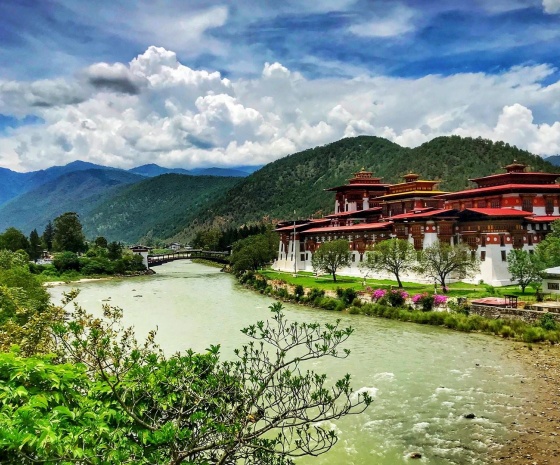 Thimphu to Punakha: 71 km; estimated driving time: 2 ½ hours 