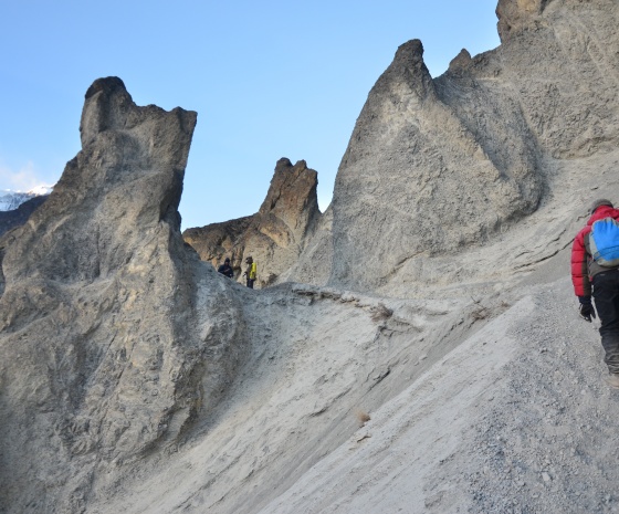 Trek Yak Kharka - Thorung Phedi (4500m/14764ft)/high camp (4700m/15420ft) approx. 9kms: 4-5 hours walk (B, L, D)