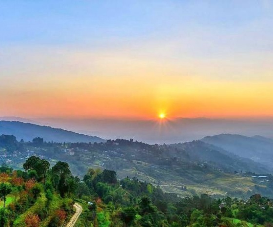 Drive to Changunarayan: 1 & ½ hrs: Trek to Nagarkot (2175 m altitude): 3-4 hrs walk (B)