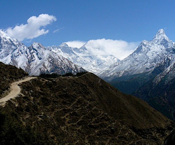 Trek Ghunsa to Kambachen (4,050m/13,287ft): 5 -6 hours 